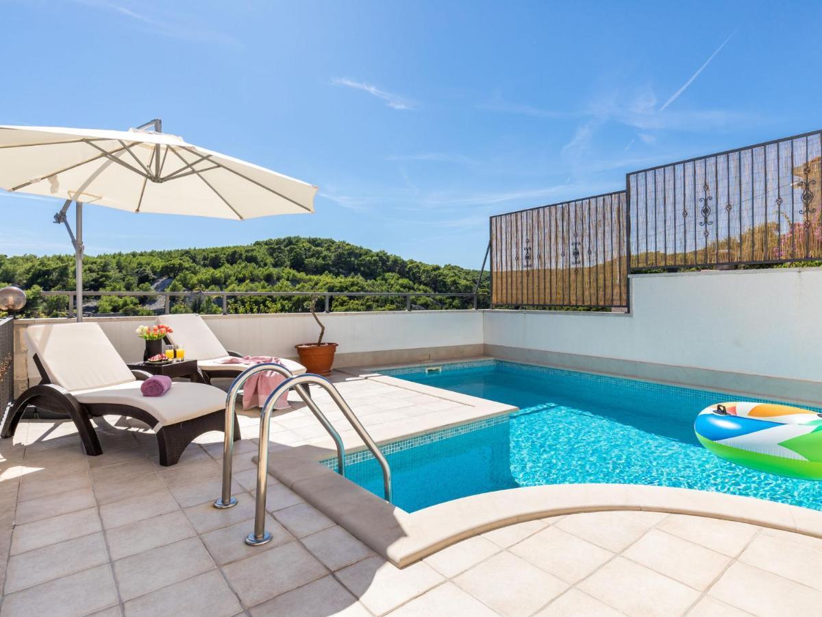 Luxurious Villa In Selca With Pool Экстерьер фото