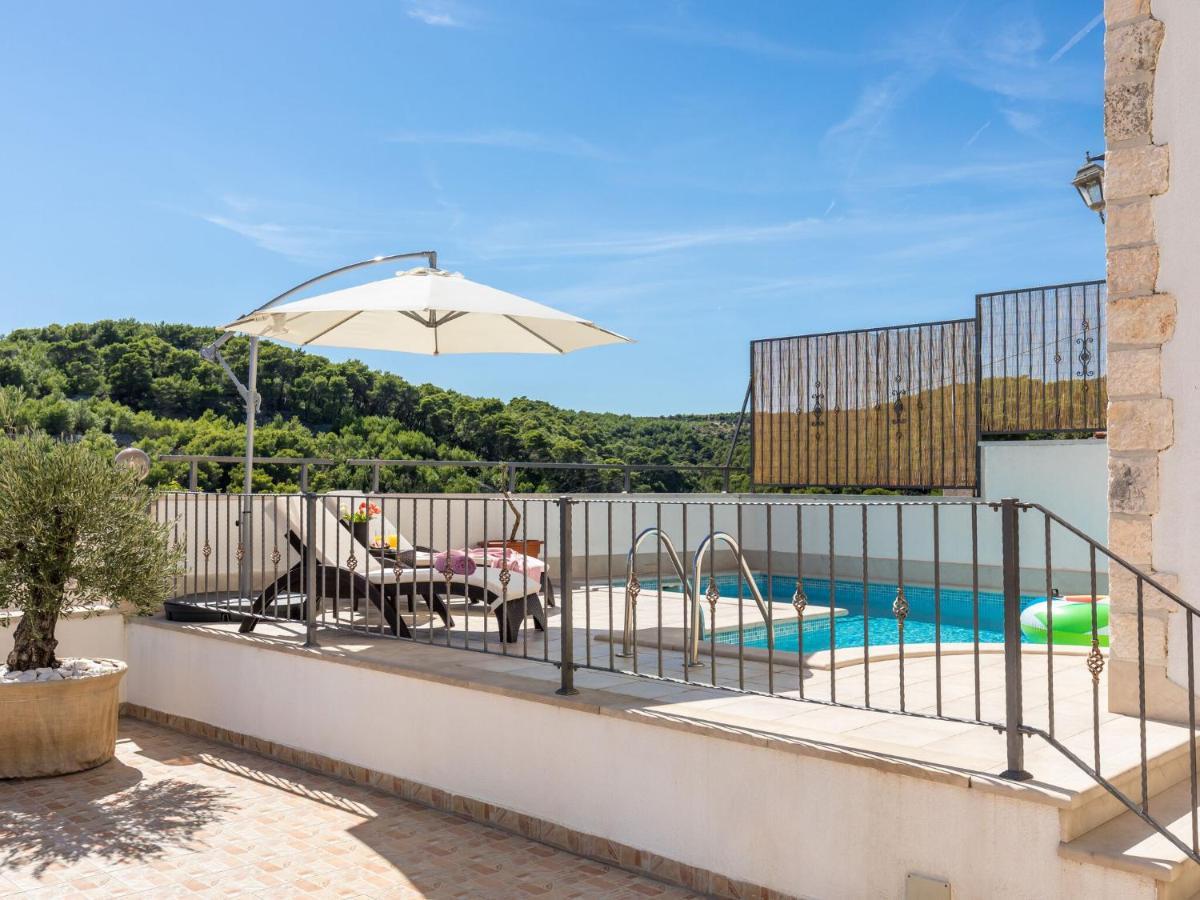 Luxurious Villa In Selca With Pool Экстерьер фото