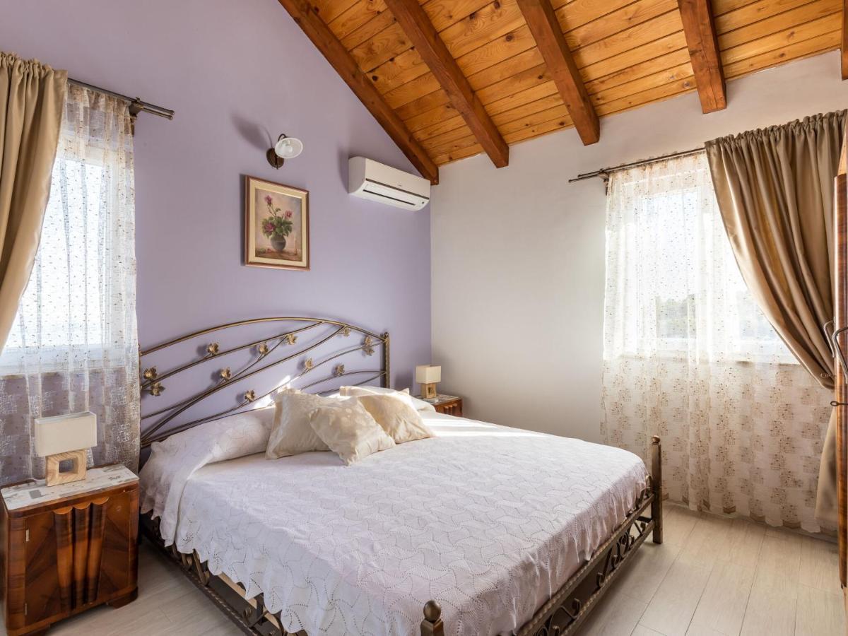 Luxurious Villa In Selca With Pool Экстерьер фото