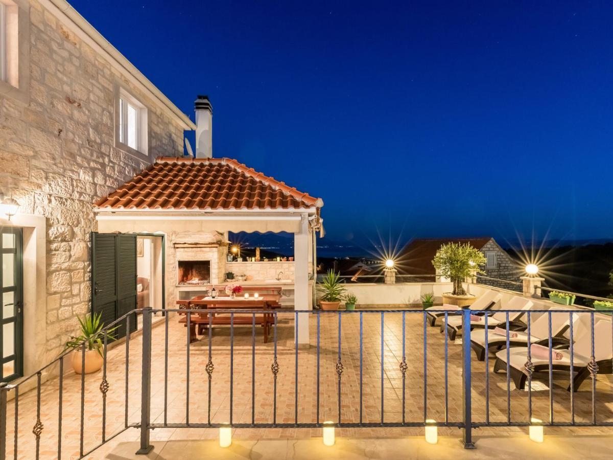 Luxurious Villa In Selca With Pool Экстерьер фото